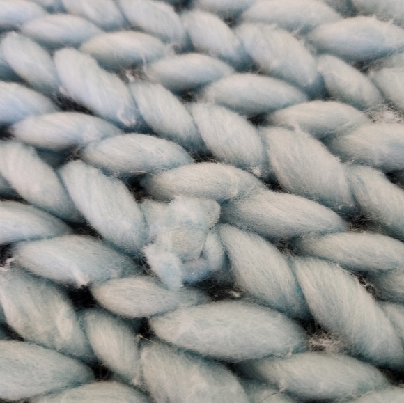 Chunky Knit Throw Blanket - Picture 9 of 10